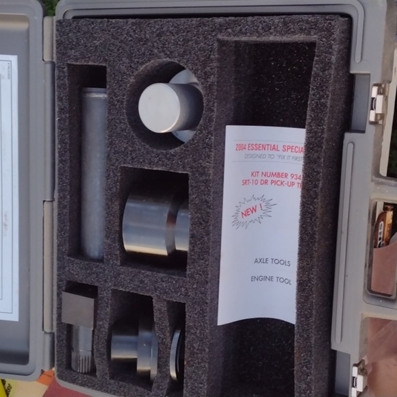 Essential Special Tools Kit - Picture 2 of 4